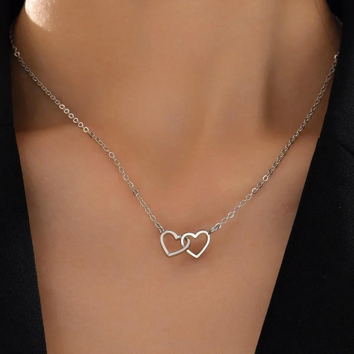 

Exquisite Sparkle Heart Inlaid Zirconia Love Pendant Necklace Ladies Personalized Hollowed Out Design Fashion Accessories Gift