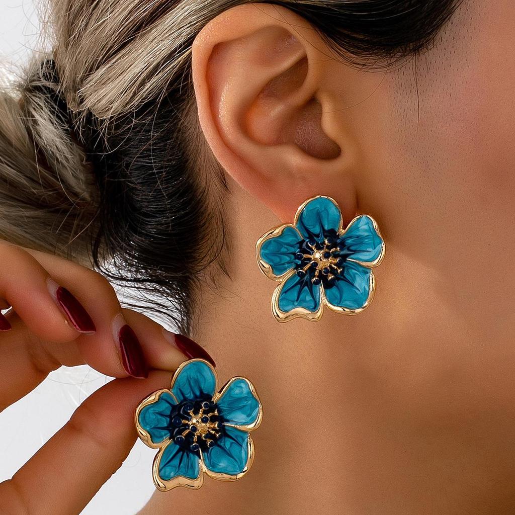 Spring Enamel Flower Earrings: Retro Elegant High-End Niche Ear Ornaments for Women.