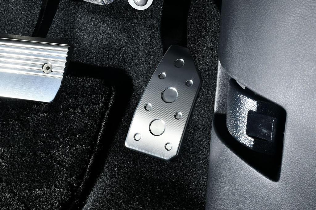 NEOPLOT Gaspedalabdeckung NEO für Mitsubishi Delica für einfache Bedienung NP70130, D5 (CV1W) 2019/2-, Silber,