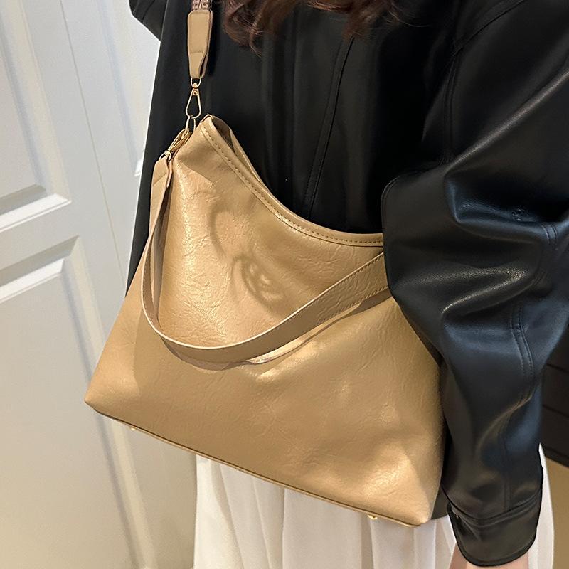 

Premium French underarm bag women s 2025 autumn and winter new Korean version handbag commuter versatile shoulder messenger bag хаки