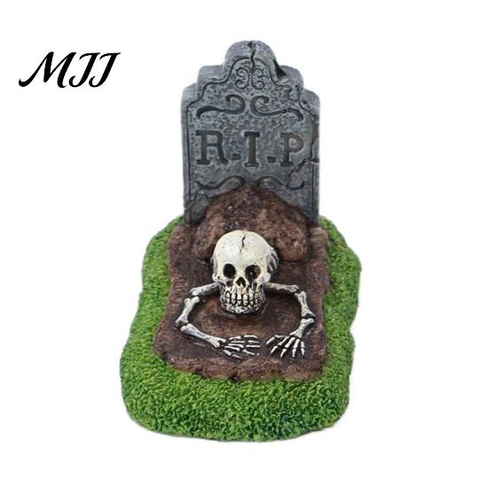 Halloween Graveyard Signs Tombstones Yard Signs, Realistic Outdoor Bonsai Scene Layout Lawn Decorations for Horror Party Garden Cracked Skull Decor