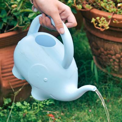 Manico antiscivolo per lattina d'acqua Vaso per l'acqua creativo in plastica a forma di elefante carino per giardino