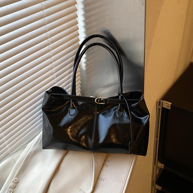 Autumn and winter retro large-capacity commuter tote bag women's new high-end fashion shoulder armpit bag