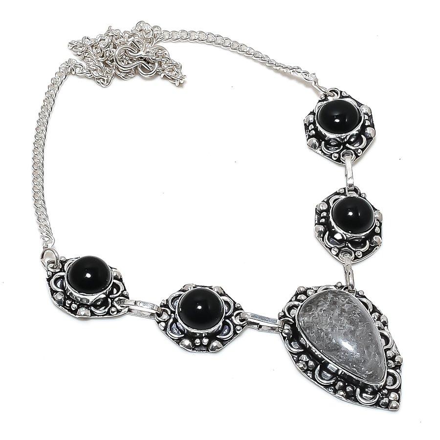 

Натуральный корал ската, оникс 925 стерлинговое серебро ювелирное ожерелье 18 S7e88