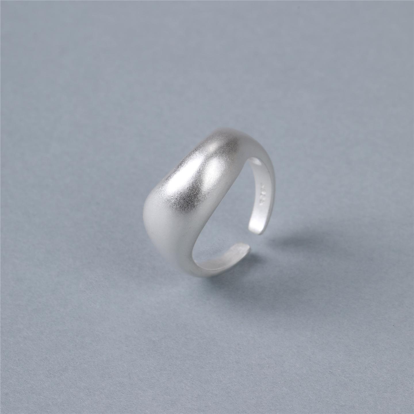

Элегантное матовое регулируемое кольцо неправильной формы в стиле Ins для женщин - Модное, универсальное и трендовое украшение на указательный палец. Open adjustable