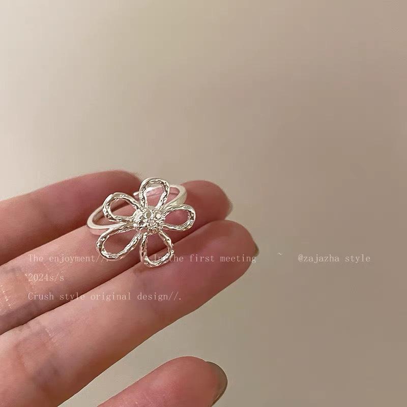 Hollow Flower Open Band Ring for Women - Retro French Design, Light Luxury Index Finger