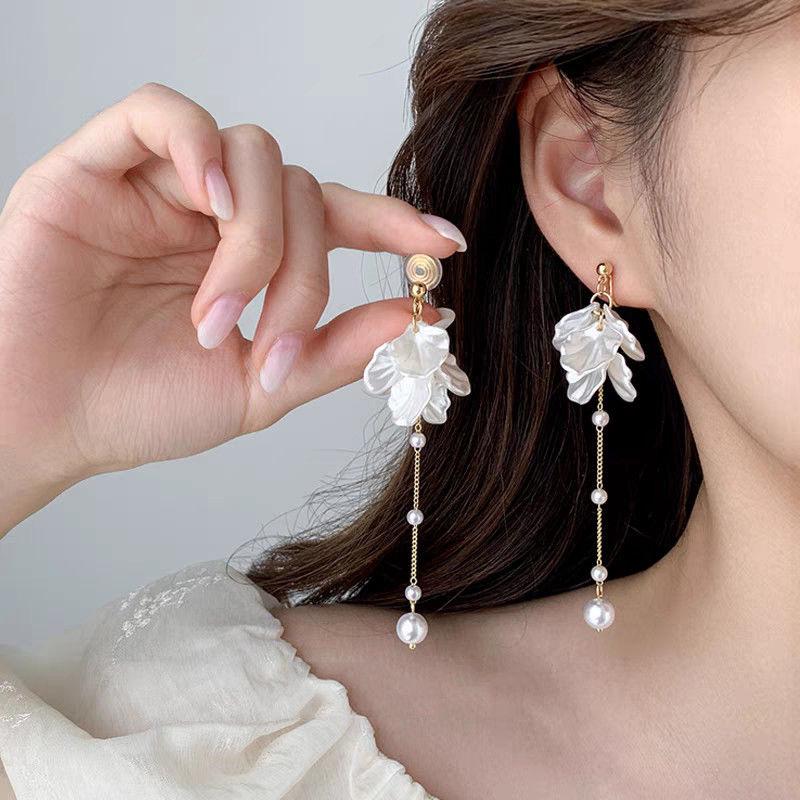 Koreanischer Stil Nicht-Piercing Ohrclip mit langem Quaste, Perlmutt Schmetterlings Design für Damen - High-End, Coole Mode.
