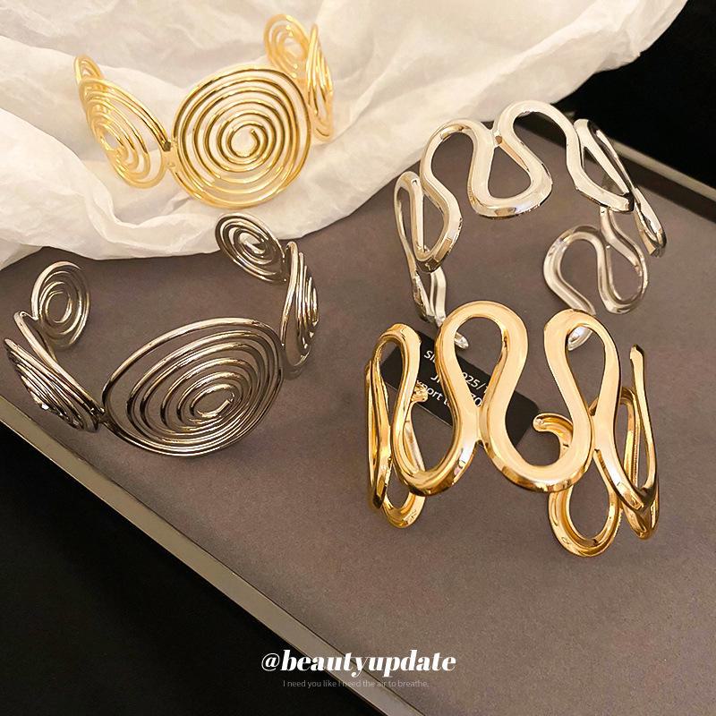 European-American Metal Wave Bracelet: High-End Niche Fashion with Light Luxury Style