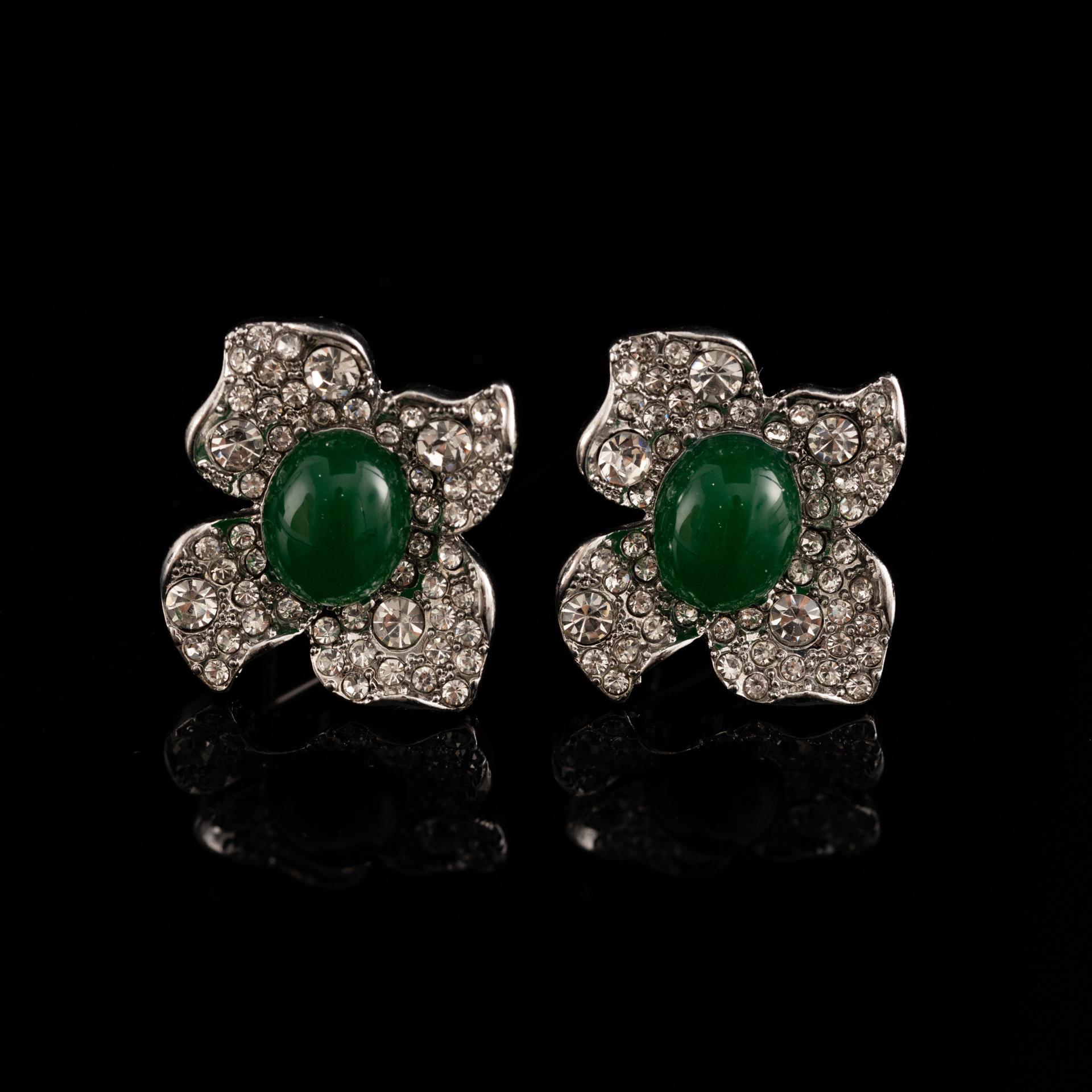 

Medieval Copper Alloy Platinum-Plated Greenstone Silver Needle Exquisite High-End Temperament Three-Dimensional Flower Stud Earrings New