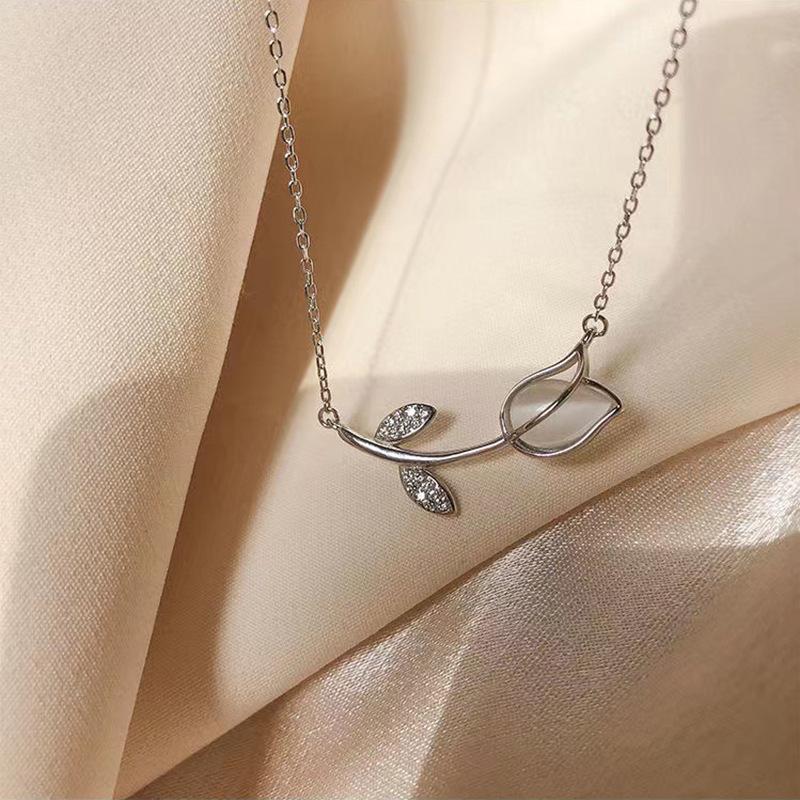 Light Luxury Romantic Tulip Flower Necklace For Women Exquisite Zircon Rose Flowers  Clavicle Chain Choker Party Charm Jewelry