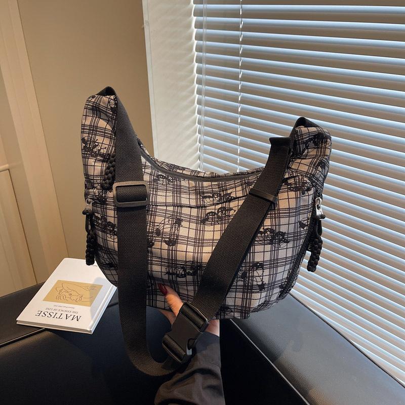 Floral dumpling bag women's new commuter shoulder armpit bag versatile large-capacity messenger bag