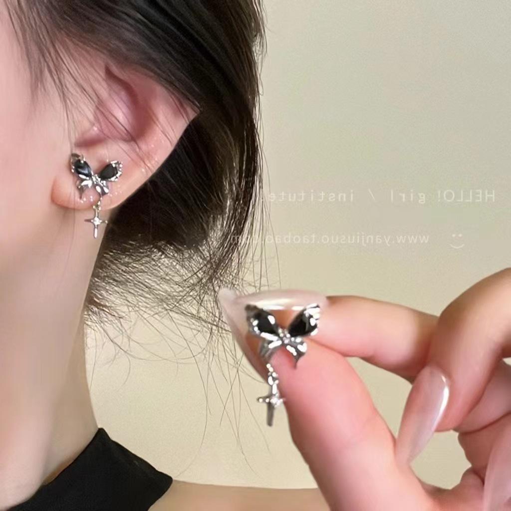 S925 Silver Needle Pearl Flower Stud Earrings - High-End Retro Jewelry for Autumn/Winter