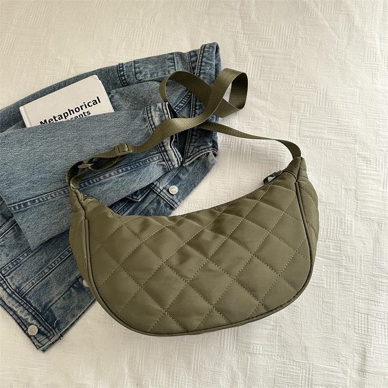 

Сумка в иностранном стиле женская большой вместимости 2025 новая весенняя мода сумка-пельмень нишевая нейлоновая на плечо сумка-мессенджер зелёный