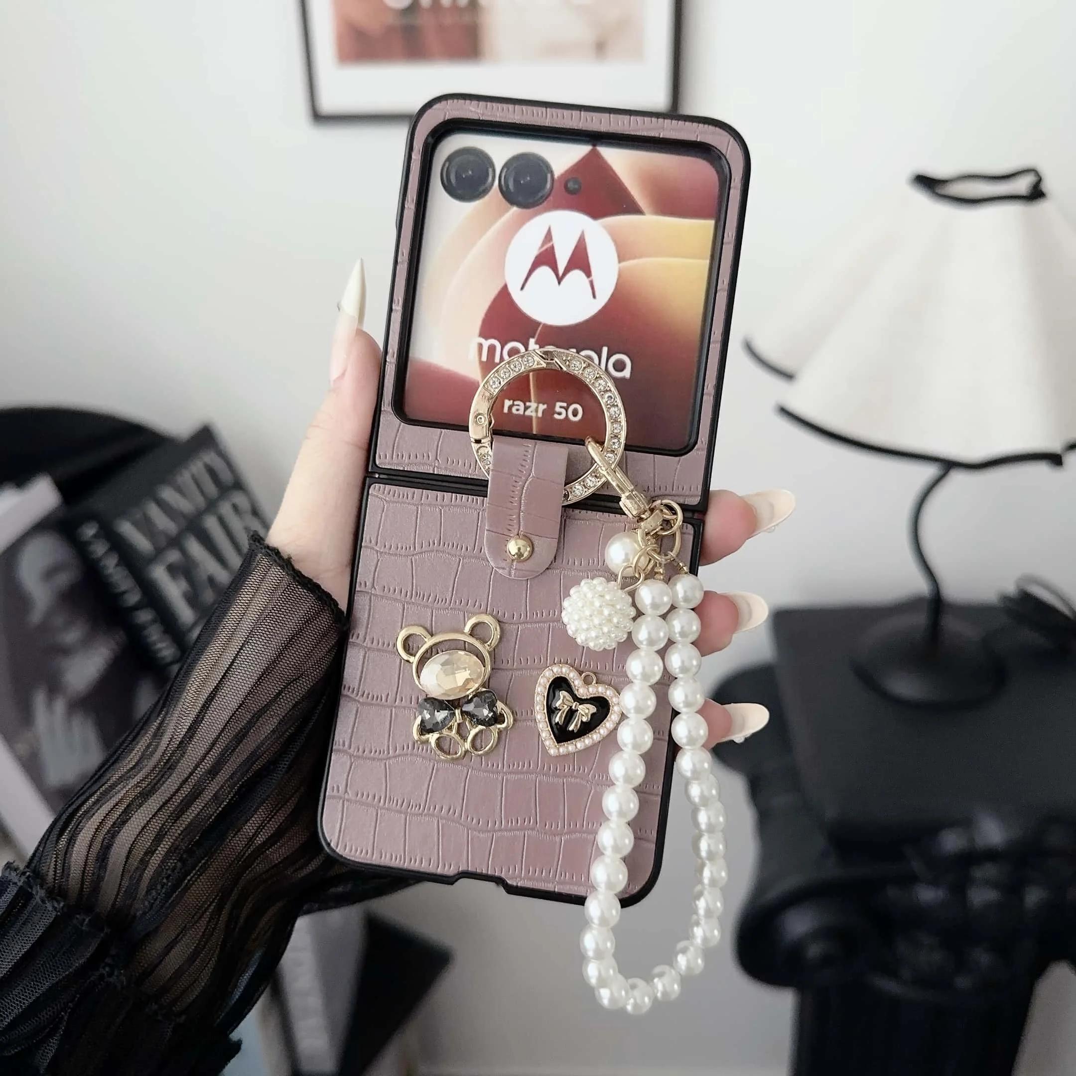 

Leather Phone Case for Motorola Razr 60 Pro 50 40 Ultra Mooto Razr 60 50 40 Cover Wrist Strap Cute Cartoon Bear Ring Bracelet Motorola Razr 50 рожевий