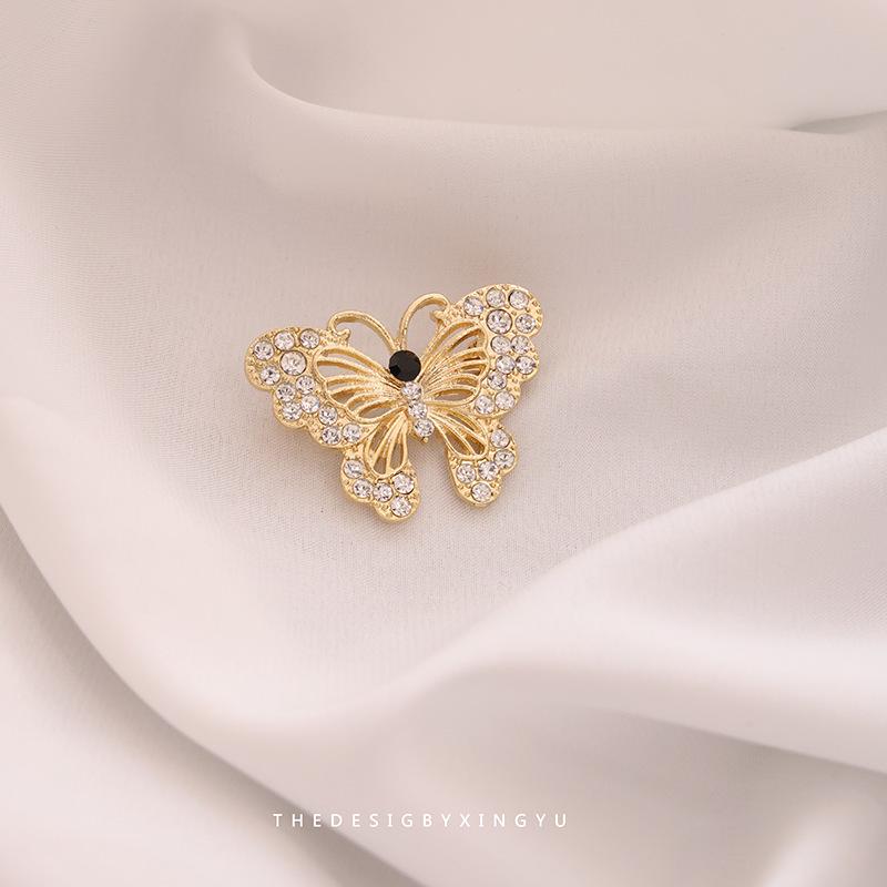 Broche Elegante de Pérola Dourada e Espiga de Trigo: Acessório Versátil e de Alta Qualidade para Mulheres