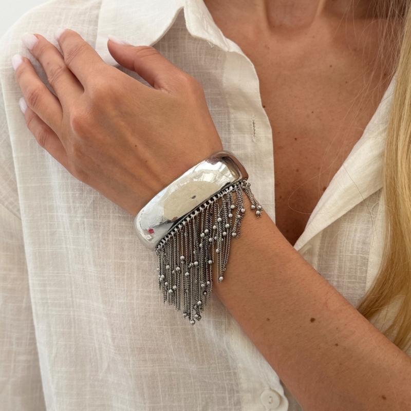 Trendy Geometric Metal Bead Bracelet with Stylish Tassels Details Dangling Charm Handchain For Daily Wear