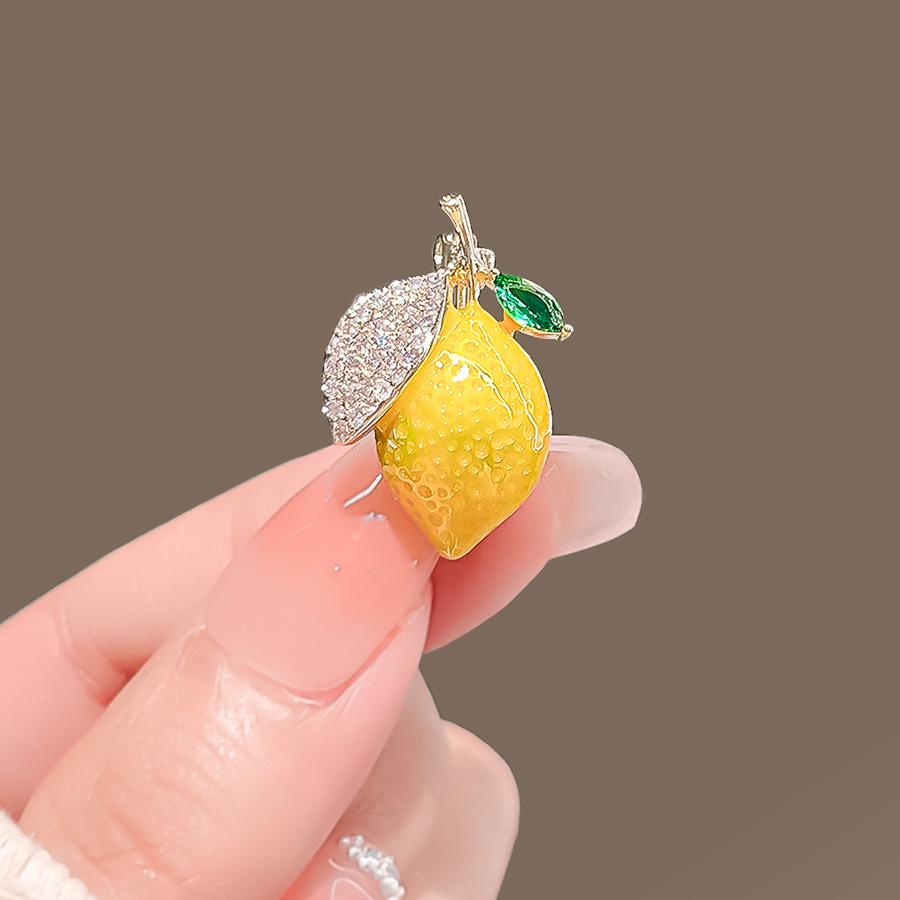 

Стильная японская брошь в виде фрукта: Вишня, Клубника, Лимон Брошь для Кардиганов и Воротников.