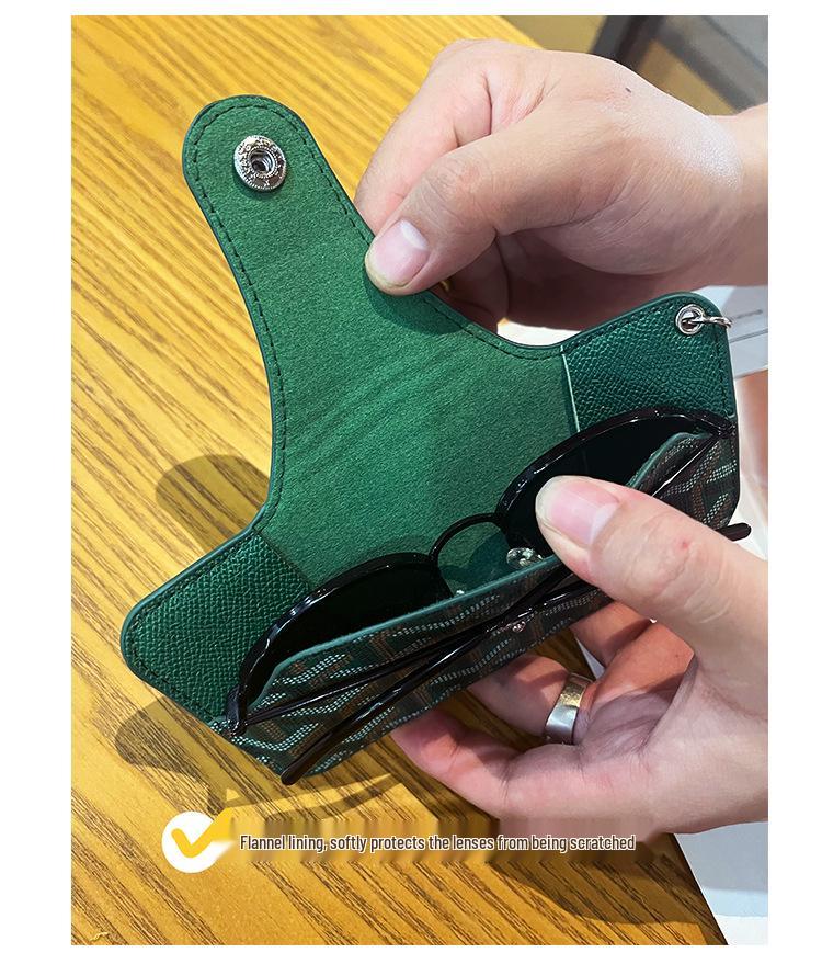 Universal Fashion Eyeglass Storage Pouch: Unisex Printed Sunglasses Case, Protective and Portable for Prescription Glasses.