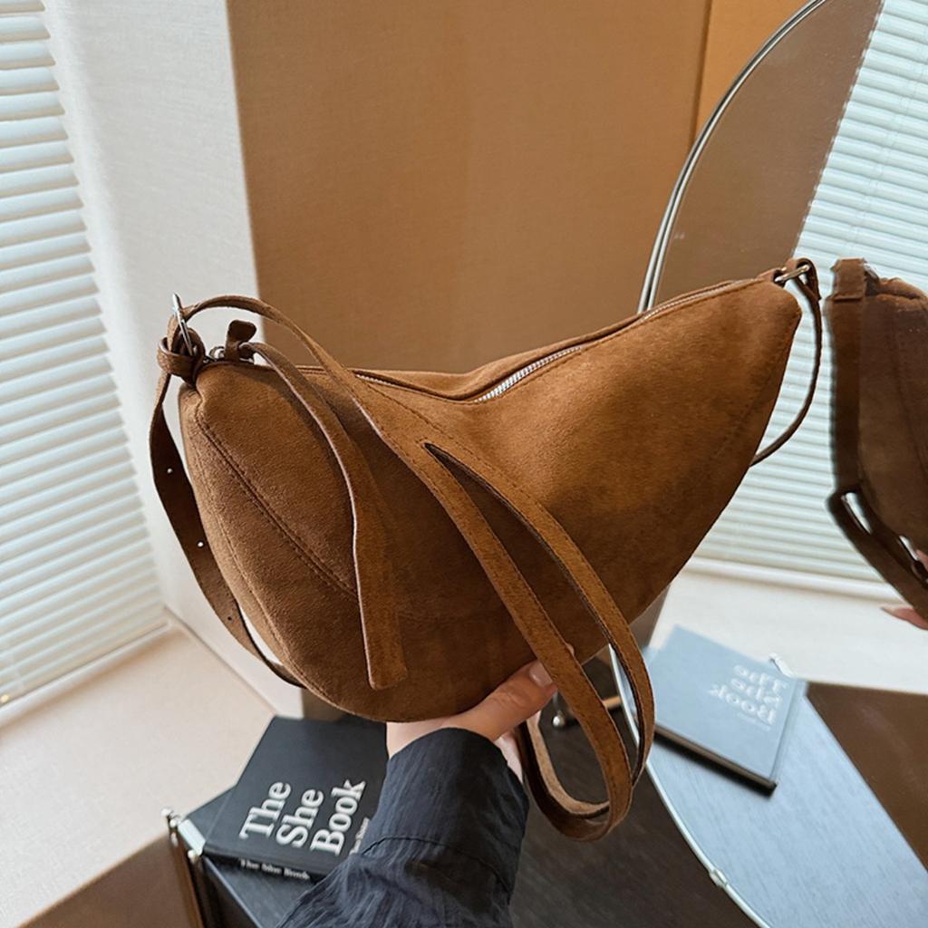 Dumpling Bag Women's Autumn New Niche Design Single Shoulder Bag Large Capacity Versatile Commuting Crossbody Bag