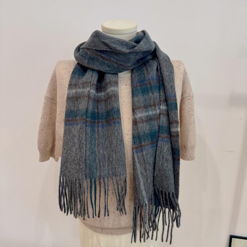 

Retro autumn and winter limited Christmas new texture 100 wool plaid fringed scarf scarf versatile autumn and winter new products 188cm