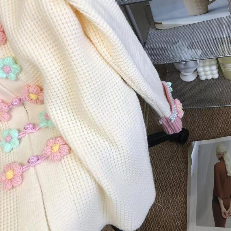 Sweet Three-dimensional Flower Button Sweater for Women's Spring Wear Lazy Style Loose Knit Cardigan