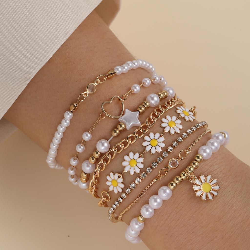 Multi-layer 4pcs Vintage Daisy Flower Pendant Pearl Bracelet Set for Women Bohemian Beaded Enamel Star Stackable String Bracelet
