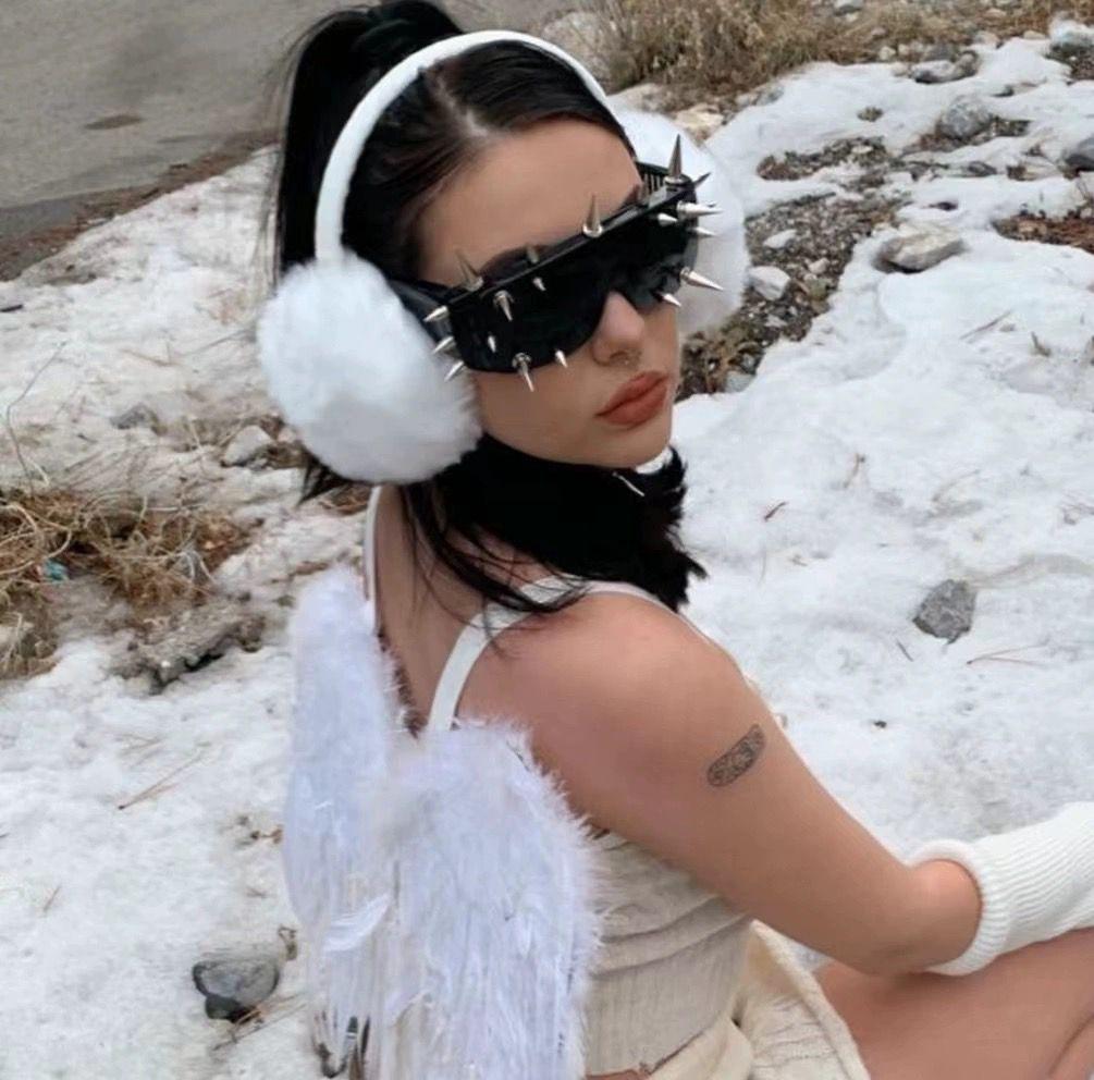 Steampunk Big Frame Nail Rivet Sunglasses Women For Men Vintage Luxury Brand Designer Sun Glasses Popular One Piece Shades