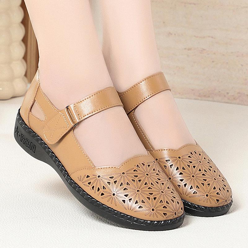 

Туфли Мэри Джейн из мягкой кожи, дышащие, на весну-лето, подходящие ко всему, 2025, на плоской платформе, с перфорацией, с цветочным узором, для мамы, для офиса 42