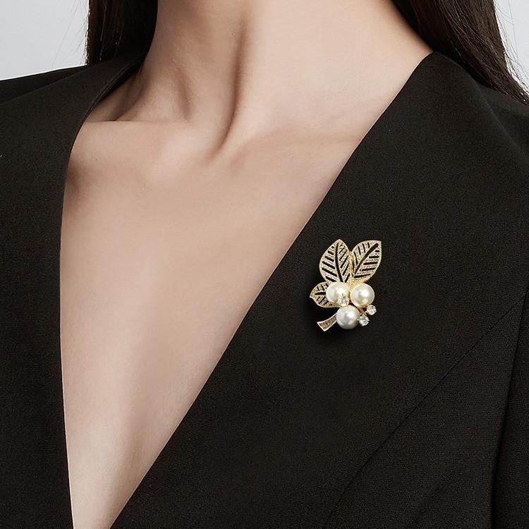 Pearl Leaf Brooch Fashion Exquisite Leaf Brooch Premium Sense Anti-Light Pin Clothing Accessories