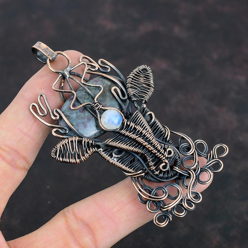 Rubin in Blaukyanit Anhänger Kupferdraht umwickelter Edelsteinanhänger Handgefertigt Hirschgesicht Anhänger Regenbogenmondstein Anhänger Einzigartiger Kupferschmuck