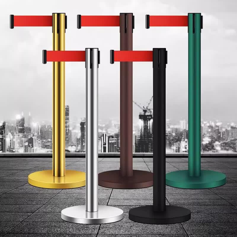 Retractable Queue Stanchion