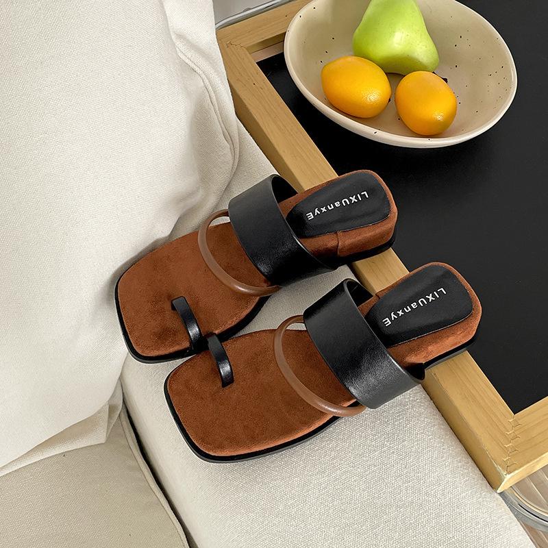 Fashion temperament retro French wedge heel one-word slippers women's summer wear 2025 new versatile Roman cool slippers
