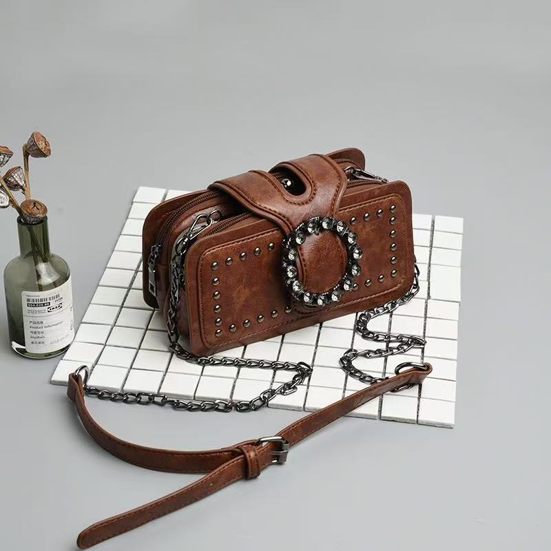 

Retro Chain Small Square Bag Fashionable Rivet Crossbody Shoulder Purse for Women KTB 21*10*6cm коричневий