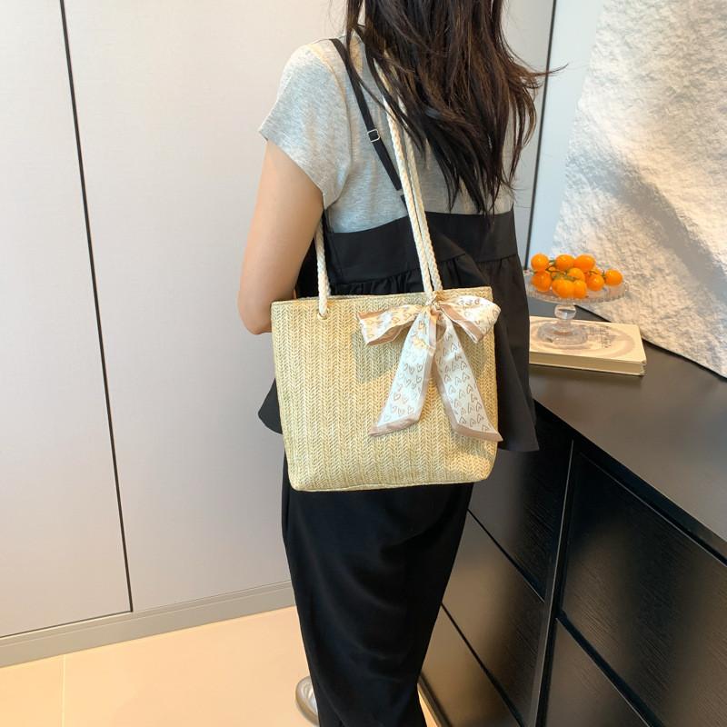 Chic 2024 Large Capacity Straw Tote Bag With Magnetic Closure Ideal For Daily Use