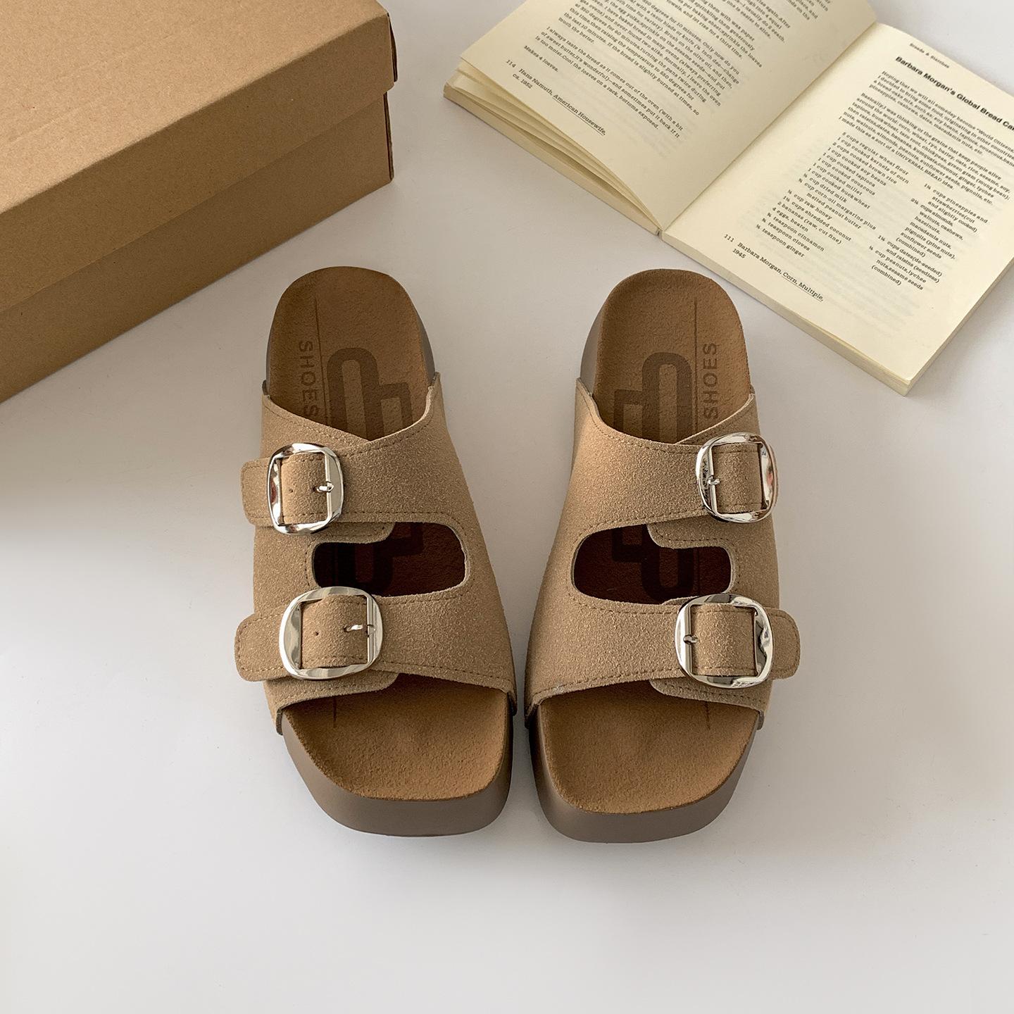 

Белые ретро нескользящие шлепанцы на толстой подошве на одно слово для женской летней носки 2025 новые модели с юбками для увеличения высоты шлепанцев Birkencool 40 хаки