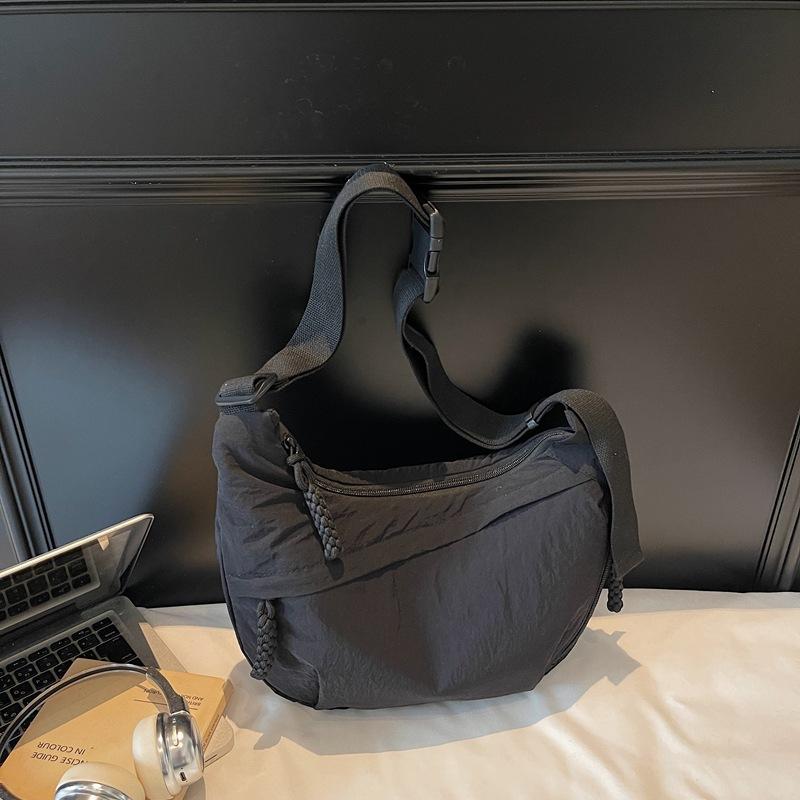 Nylon Messenger Bag Women's Simple Large Capacity 2025 Summer New Shoulder Bag Design Sense Niche Solid Color Dumpling Bag