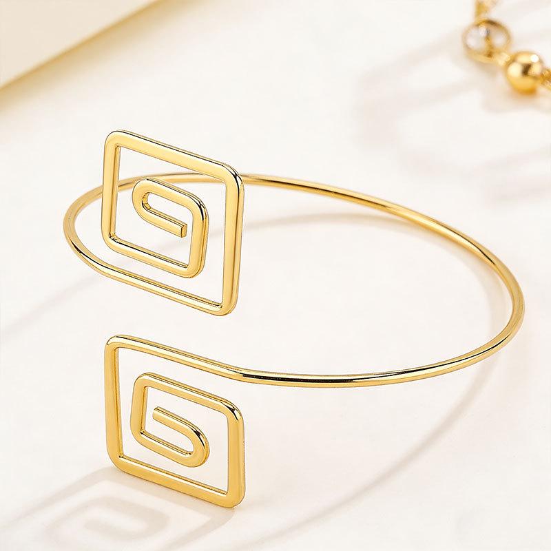 European & American Fashion Geometric Spiral Arm Ring - Simple, Stylish Hand Jewelry