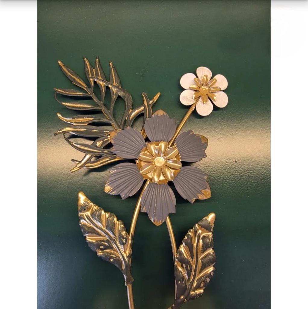 Kovová květinová stolní dekorace Zlatá a šedá květinová socha Moderní květinová středová dekorace Elegantní bytový dekor Akcent na stůl polici, Dekorace obývacího pokoje