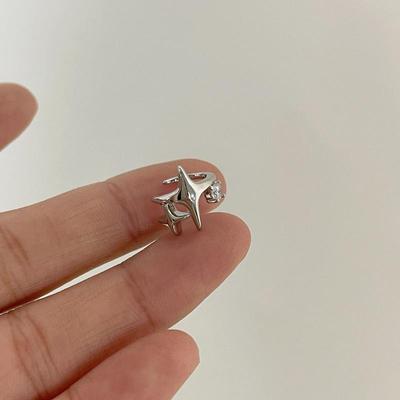 Manșetă de ureche elegantă pentru femei cu stea incrustată cu diamante - Design la modă, șic, cu zirconiu cu patru colțuri