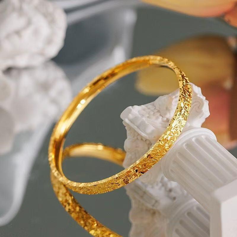 Gold-Plated Icy Bangle: Women's High-End Luxury Bracelet Accessory