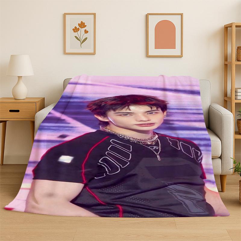 Kpop Hyunjin Stray Kids Musik Flanelldecke Weich Warm Überwurfdecke für Schlafzimmer Wohnzimmer Bett Reise Camping Picknick Geschenk