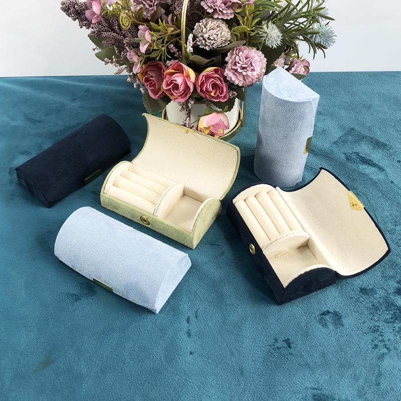 Portable Velvet Jewelry Box - Arched Design for Trendy Accessory Storage