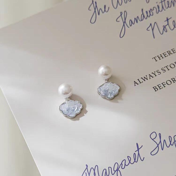 

Spring/Summer Blue Shell Pearl Stud Earrings - Mori Style Light Luxury and Unique Design for Women