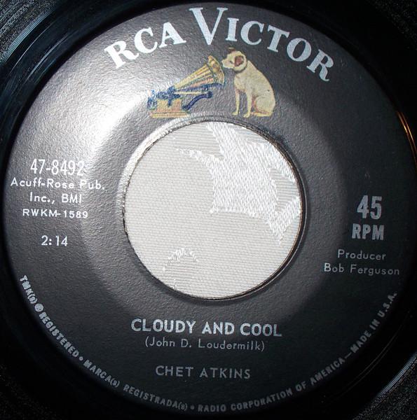 

7inch Record CHET ATKINS - Cloudy And Cool / Travelin 478492 RCA 1965 US Country Used