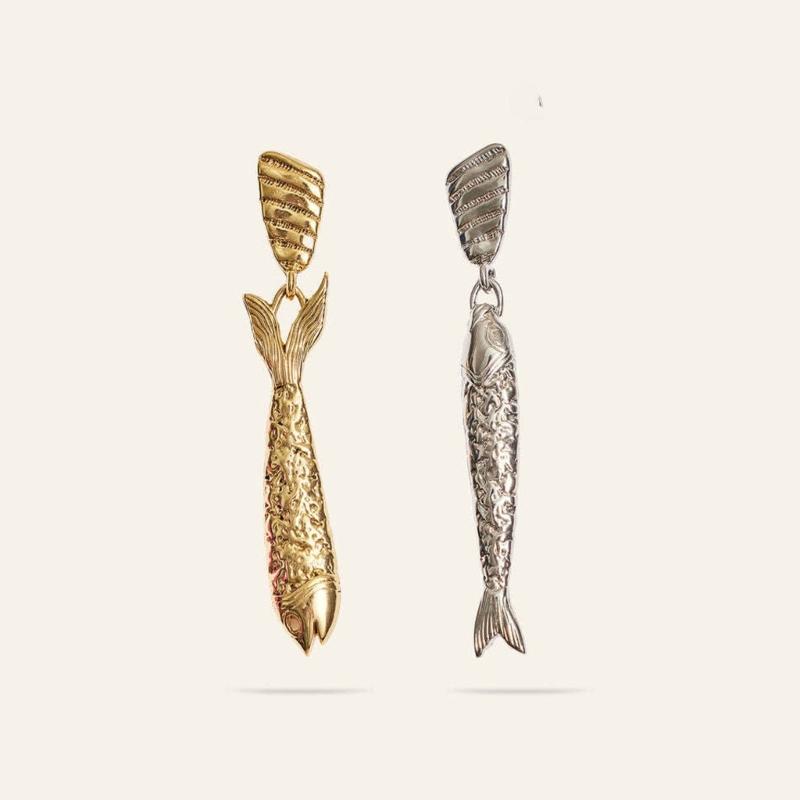 Retro Fish Mismatched Earrings Stainless Steel Texture Elegant Ear Jewelry Perfect for Daily Wear and Special Occasions