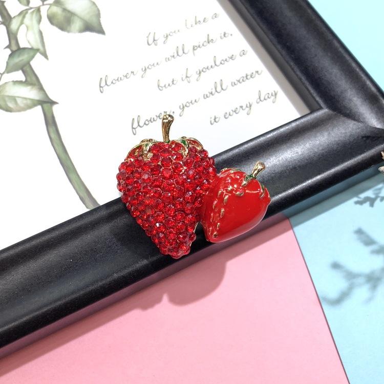 Beautiful Colorful Fruit Crystal Brooch Cartoon Fresh Grape Strawberry Radish Pin Silk Scarf Cardigan Accessories