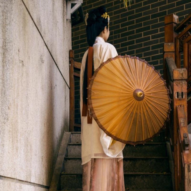 Handmade Jiangnan Oiled Paper Umbrella: Rainproof Tung Oil Umbrella for Hanfu & Cheongsam Decor