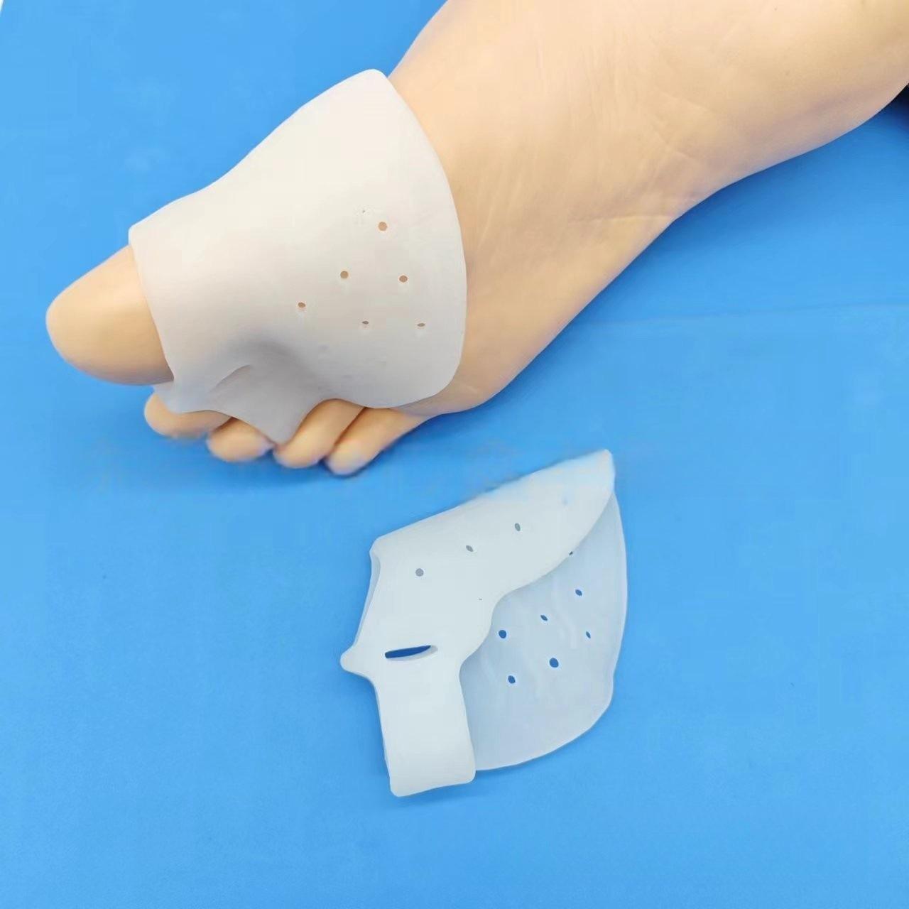 Three-Hole Toe Separator & Hallux Valgus Corrector: Silicone Forefoot Pad for Big Toe Overlap & Anti-Wear.