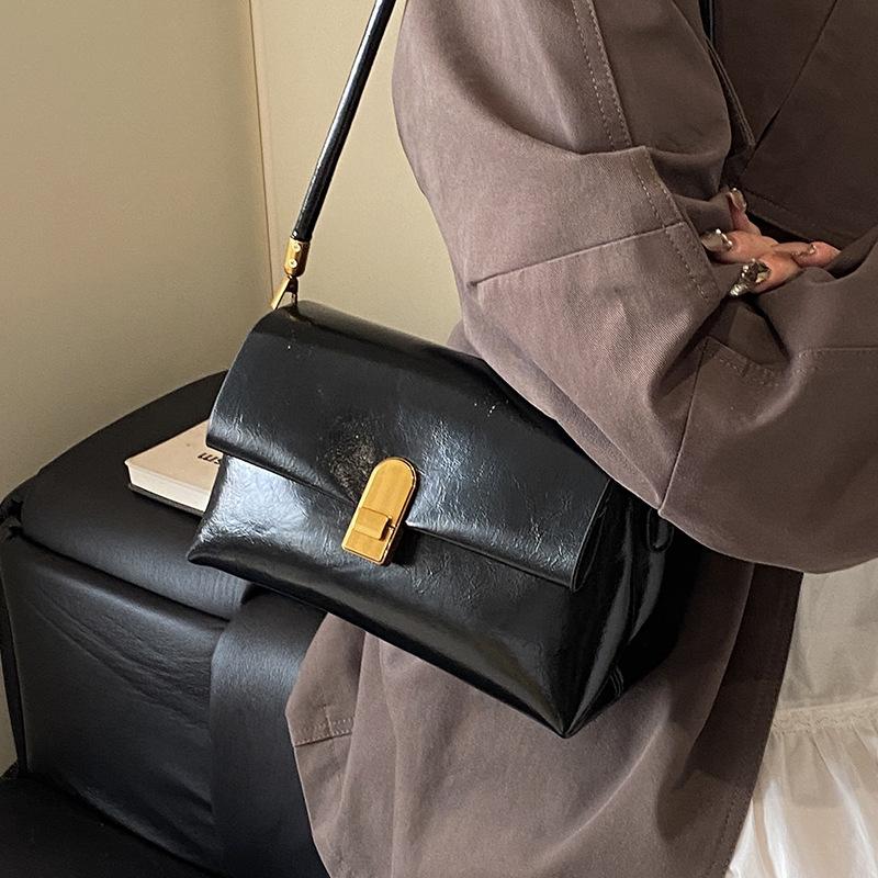 Autumn and winter retro women's work small bag versatile high-end oil wax leather fashion shoulder messenger bag