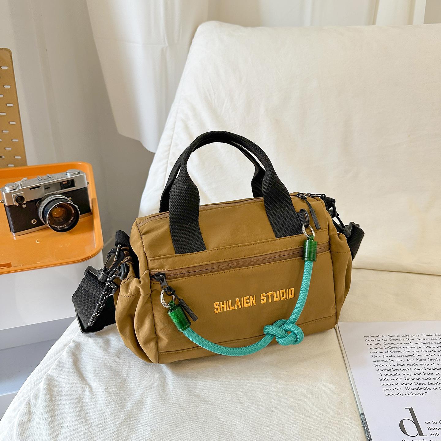 

Японское трендовое письмо спортивный стиль сумка-мессенджер простая повседневная мужская и женская портативная уличная легкая модная маленькая квадратная сумка No rope pendant коричневый